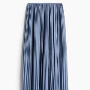 H&M Pleated Chiffon Skirt Size Small Color Dusty Blue